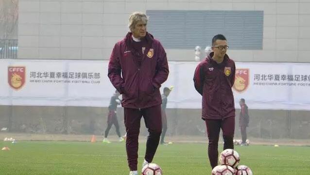 边境小镇屡犯妖灾，吴靖子发出除妖帖，邀各路降妖人前来支援。贩子游平易近阿拾，被孟珠所救，坠进爱河，拜孟珠为师。阿拾、孟珠、沉沦孟珠的年夜师兄步威龙，和其他降妖人，一同前去云栈洞，覆灭妖灾的祸首罪魁——千年猪妖。一路上，年夜家履历重重魔鬼阻截，过关斩将。阿拾在最后一道关卡中，以本身的人命为价格，换取了世人通关。但是成果却出乎料想……